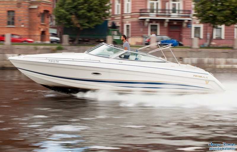 Прокат скоростного катера в СПБ Санкт-Петербург