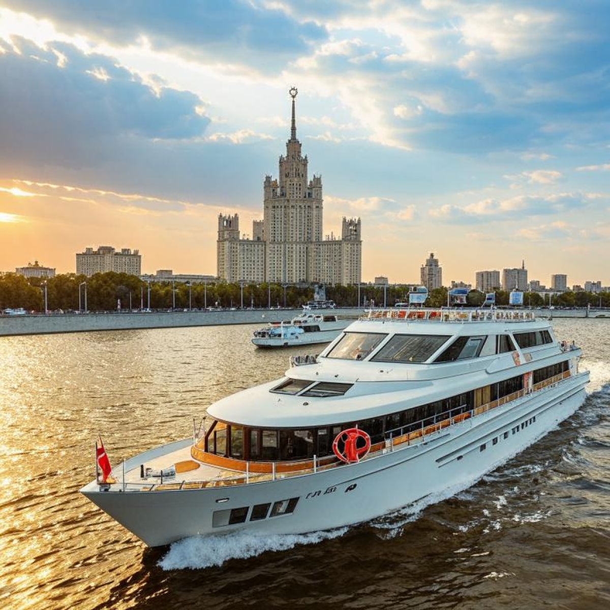Аренда яхты для прогулки по центру Москвы: новый взгляд на город
